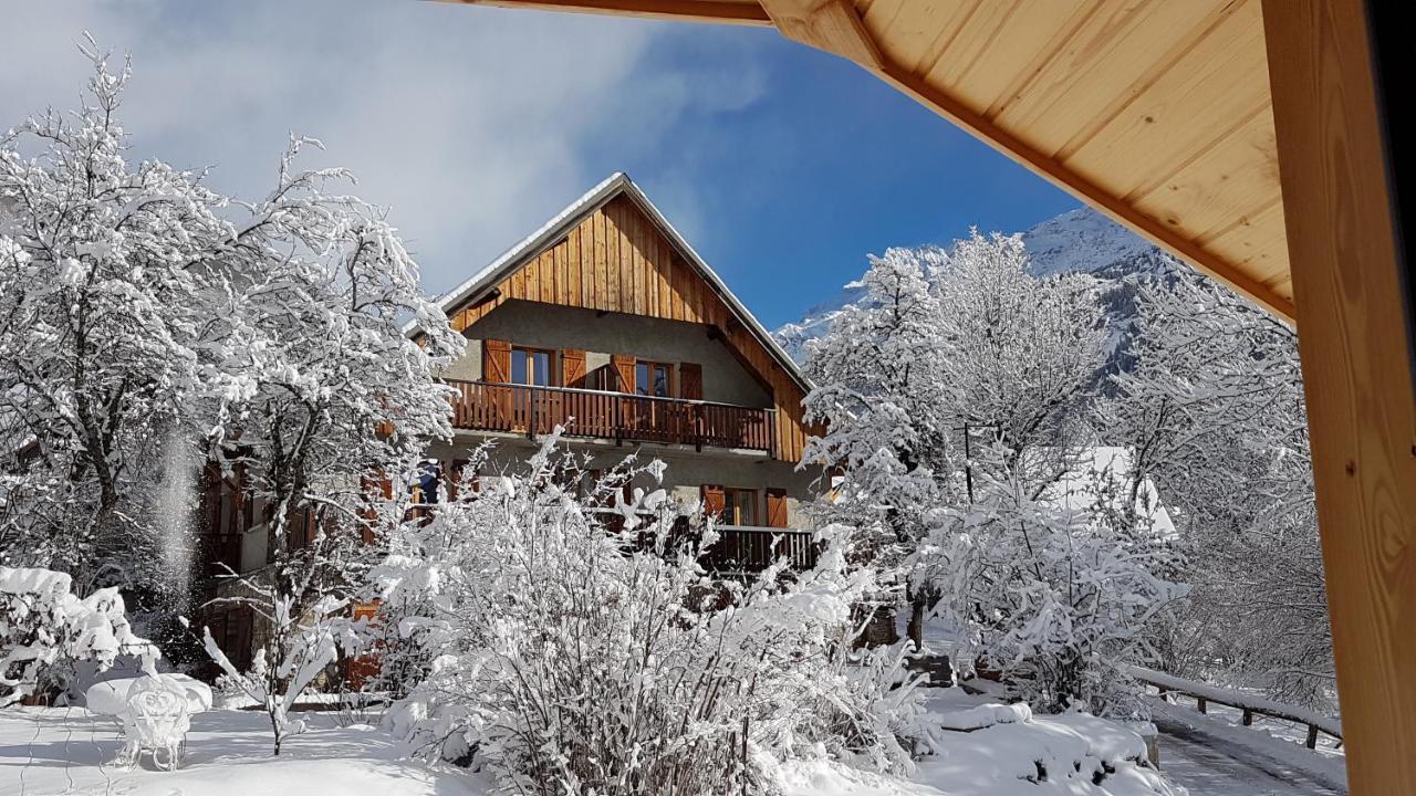 Chalet Solneige Bed and Breakfast Vaujany Exterior foto